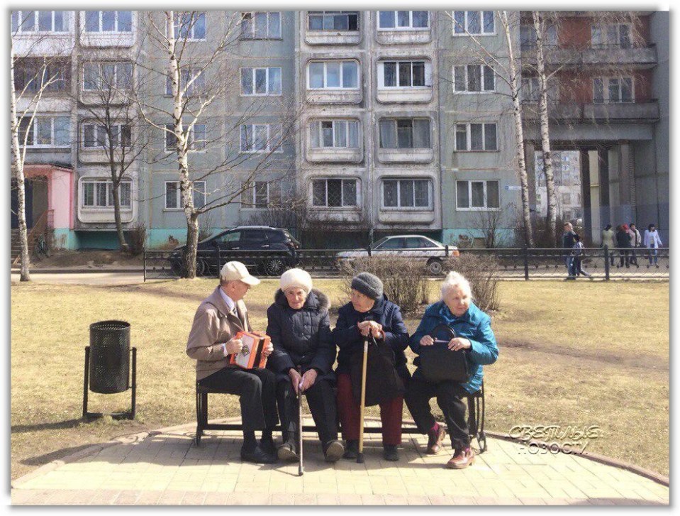 Alte Russen mit handörgeli