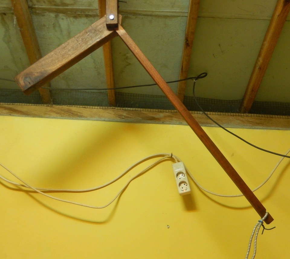 Bügeln Kabel Schwerkraft