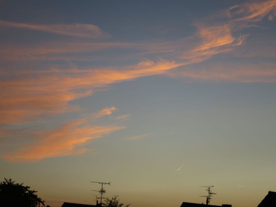 181020 GE trails 3 + contrails