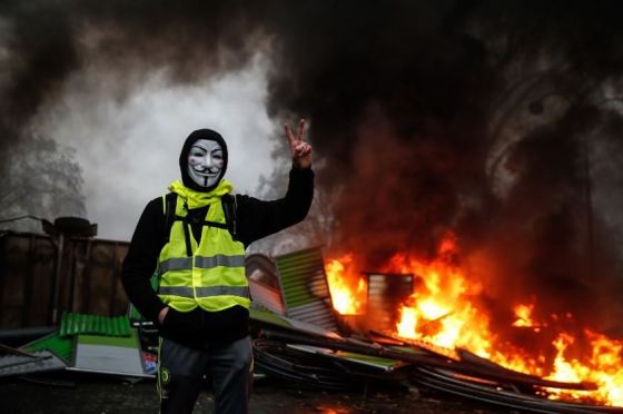 paris-fires-yellow-vest
