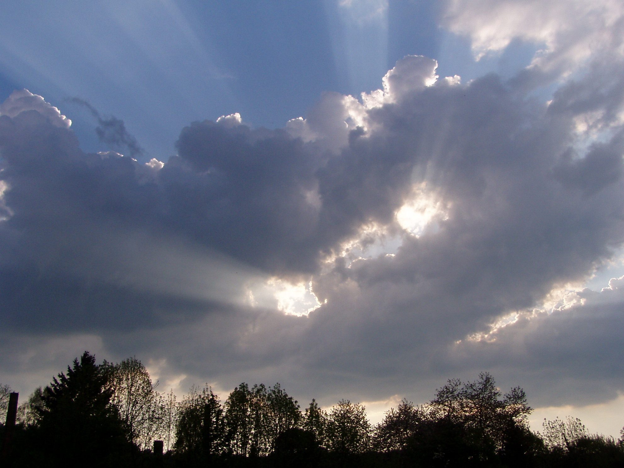 Wolken mit Lichtblitzen